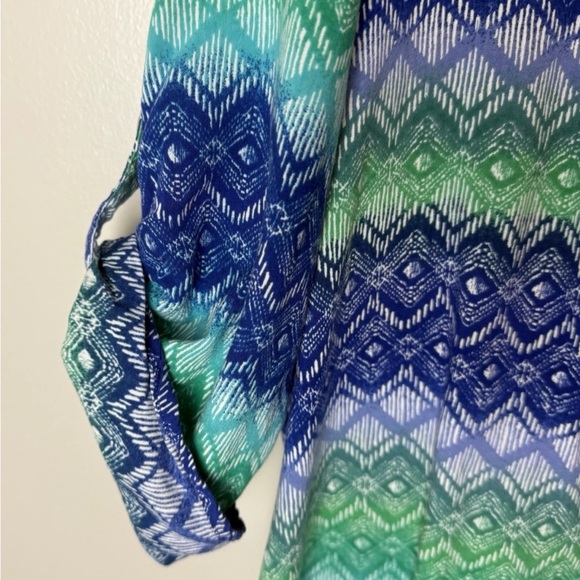 Chico's Blouse Size 2 (Large, 12) Top Shirt 3/4 Roll-Tab Sleeves V-Neck Button - Picture 4 of 7